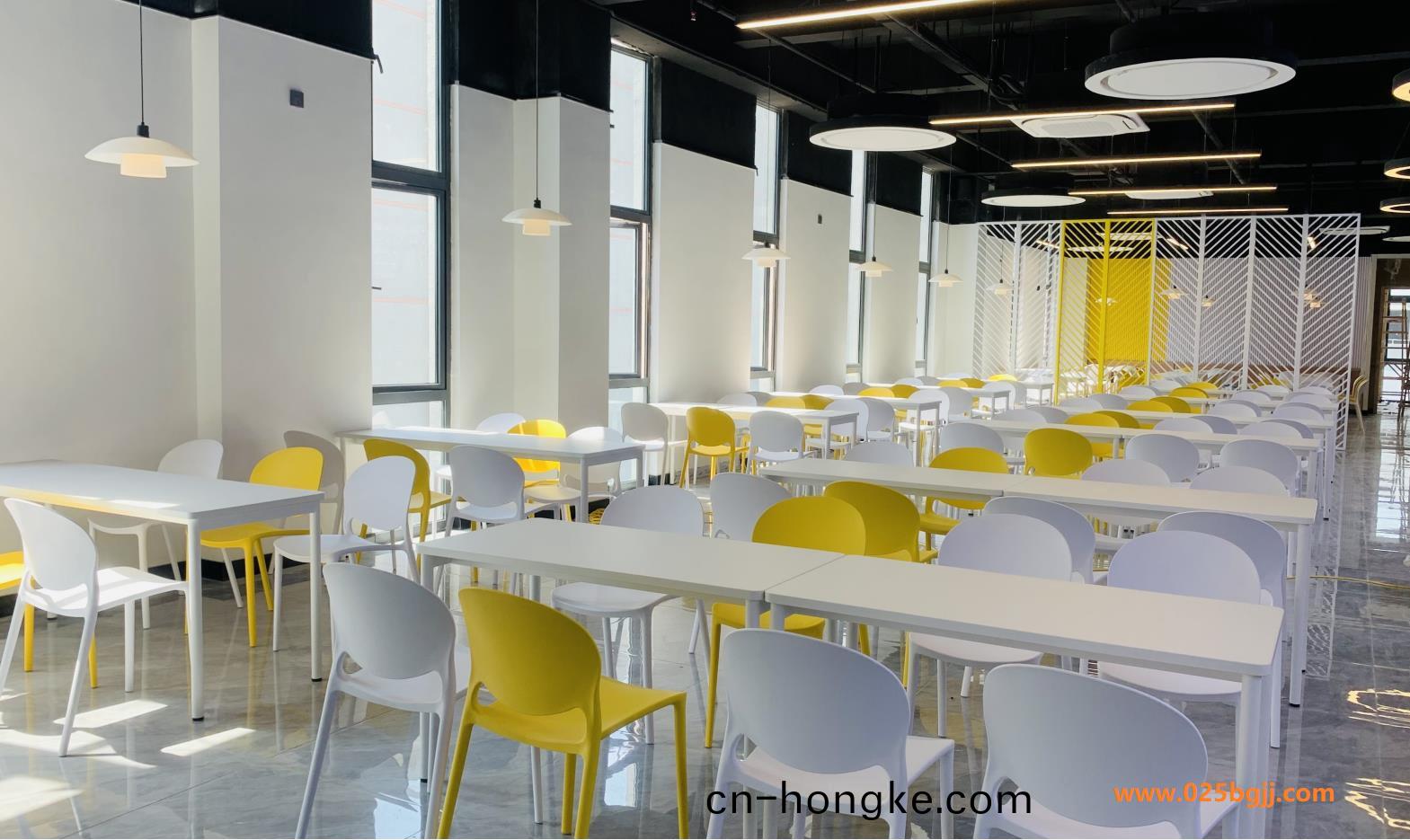 垠堃集(ji)糰定製辦公傢(jia)具項(xiang)目